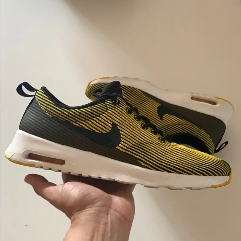 Nike‎ air max black and yellow